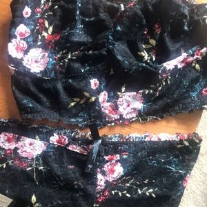 Super cute Torrid undies bra set size 1